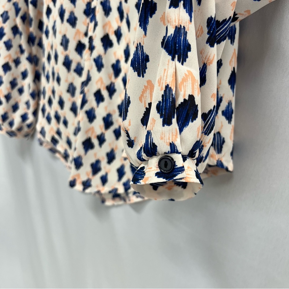 ASTR Blouse White Blue Modern Print Medium - Picture 4 of 6